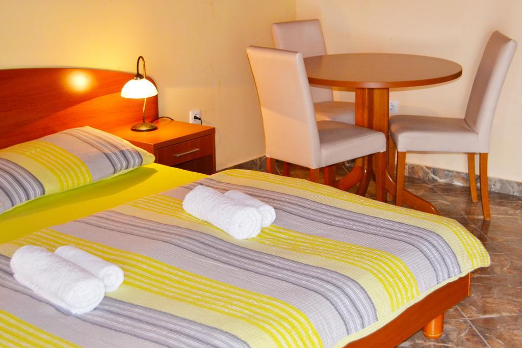 טרוגיר Apartments Barisic Hrvatskih Zrtava 404 Seget Vranjica מראה חיצוני תמונה