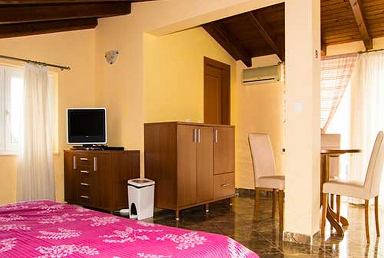 טרוגיר Apartments Barisic Hrvatskih Zrtava 404 Seget Vranjica מראה חיצוני תמונה